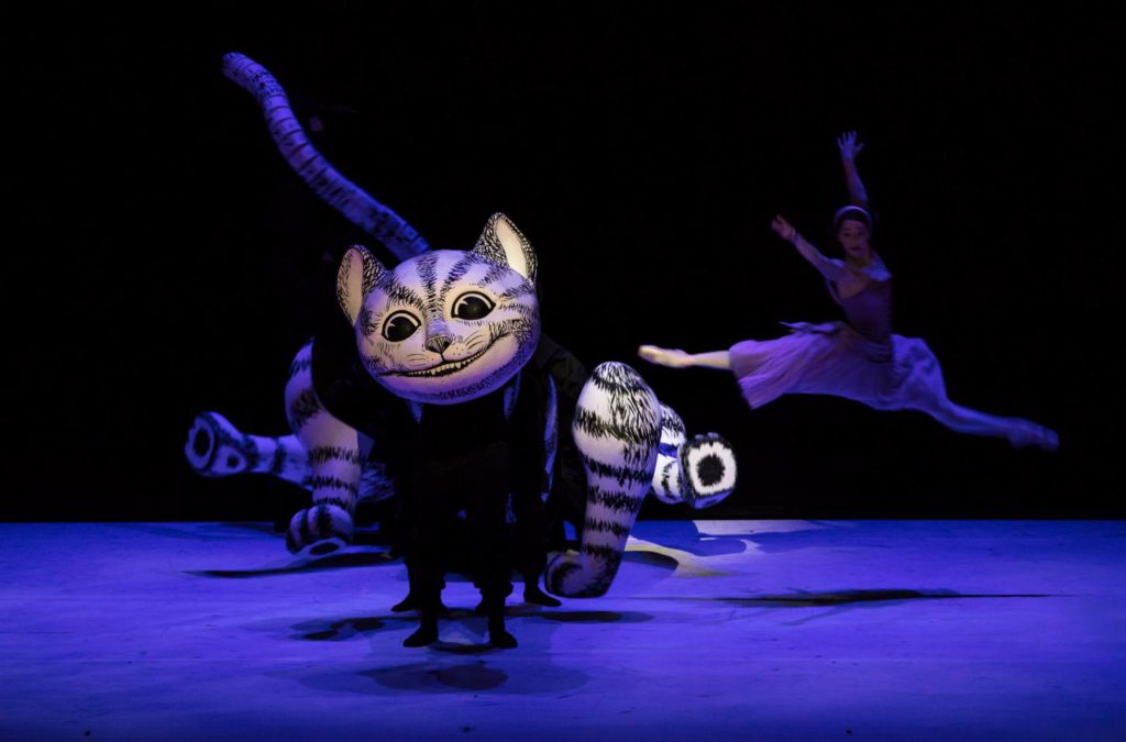 7. The Cheshire Cat and K.Ryzhkova, “Alice in Wonderland” by C.Wheeldon, Bavarian State Ballet 2017 © S.Ballone