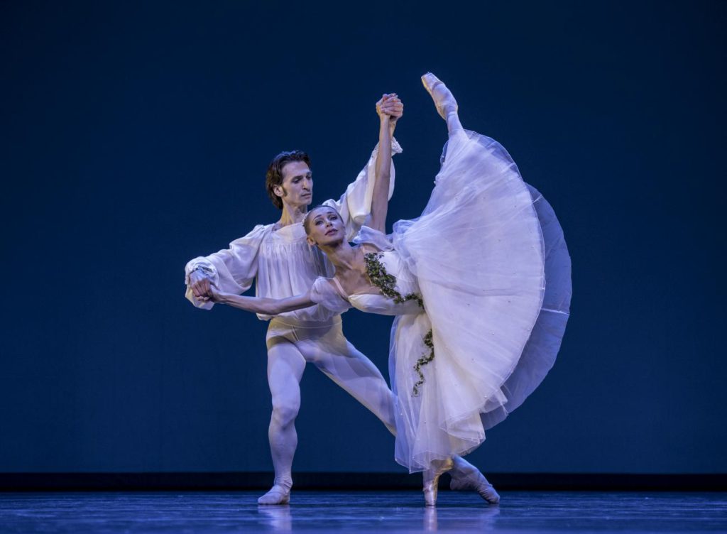 1. D.Tamazlacaru and I.Salenko / State Ballet Berlin, “Chopiniana” by M.Fokin, Gala des Étoiles 2017 © P.Abbondanza 