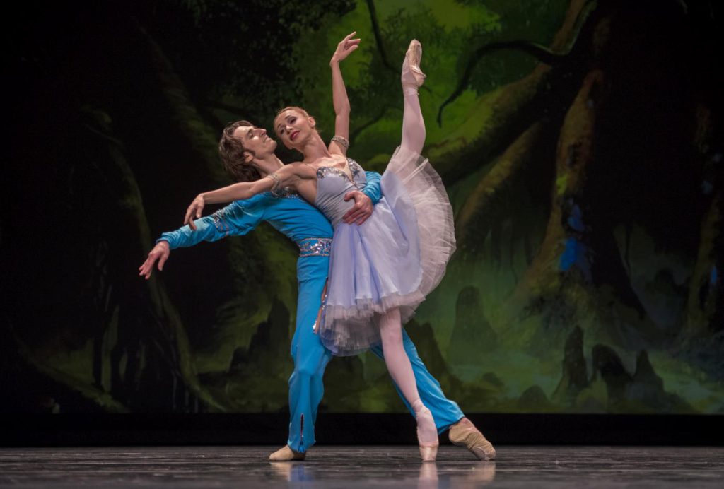3. D.Tamazlacaru and I.Salenko / State Ballet Berlin, “Talisman” Pas de Deux by M.Petipa / P.Gusev, Gala des Étoiles 2017 © P.Abbondanza 