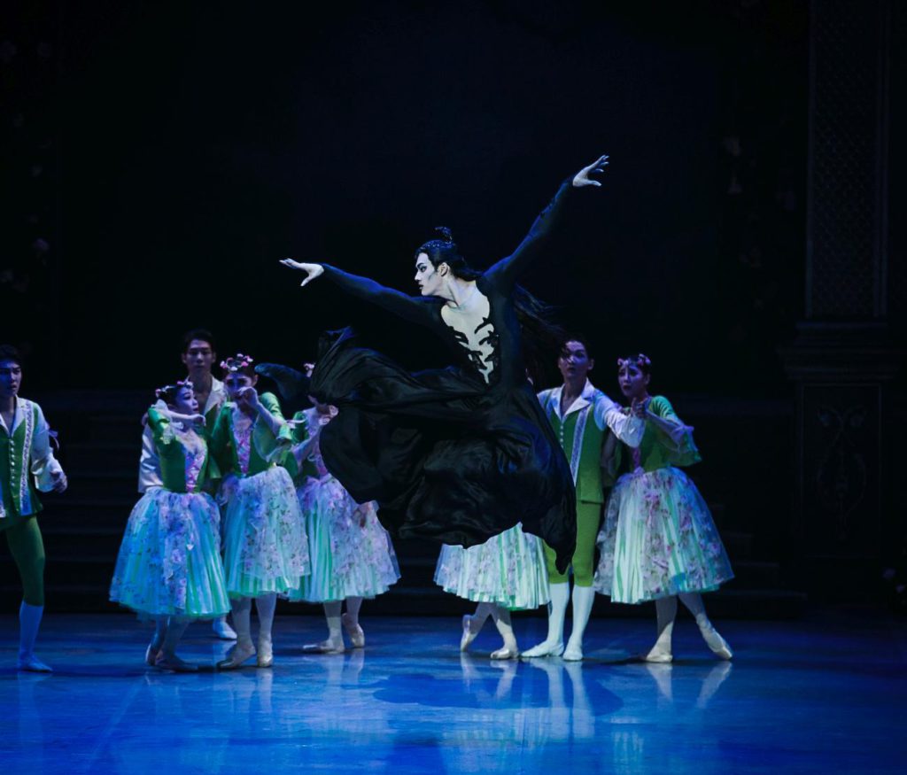 4. J.-W.Lee and ensemble, “The Sleeping Beauty” by M.Haydée after M.Petipa, Korean National Ballet © Korean National Ballet