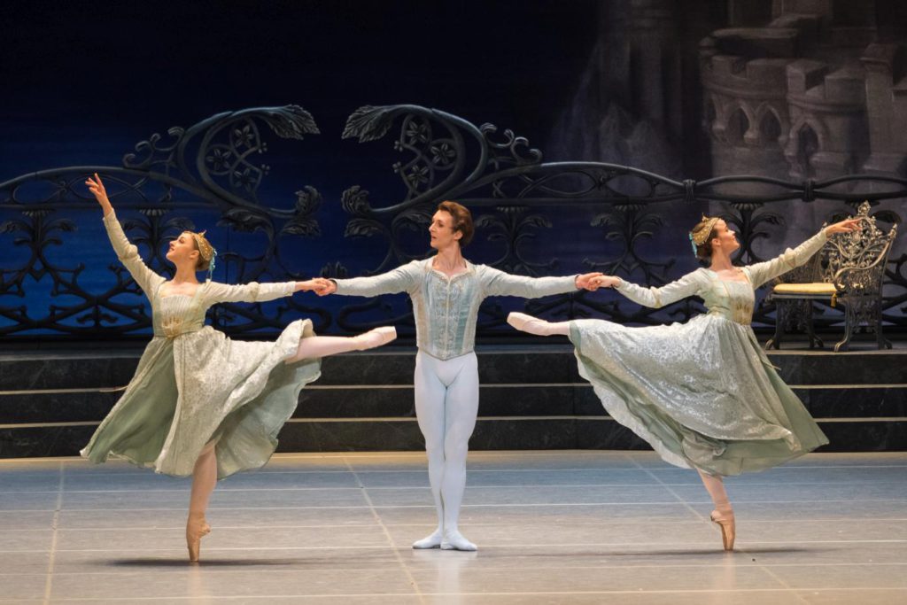 5. N.Mair, S.Chudin and N.Tonoli, “Swan Lake” by R.Nureyev after M.Petipa and L.Ivanov, Vienna State Ballet © Vienna State Ballet / A.Taylor 