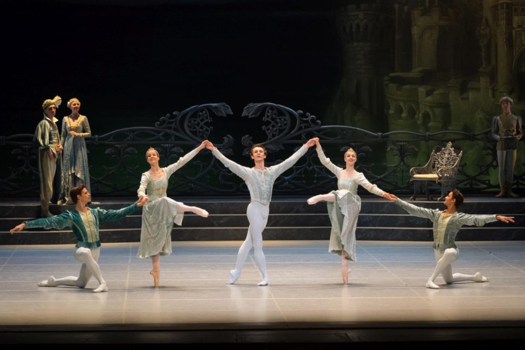 2. J.Feyferlik, N.Tonoli, S.Chudin, N.Mair and J.Stephens, “Swan Lake” by R.Nureyev after M.Petipa and L.Ivanov, Vienna State Ballet © Vienna State Ballet / A.Taylor 