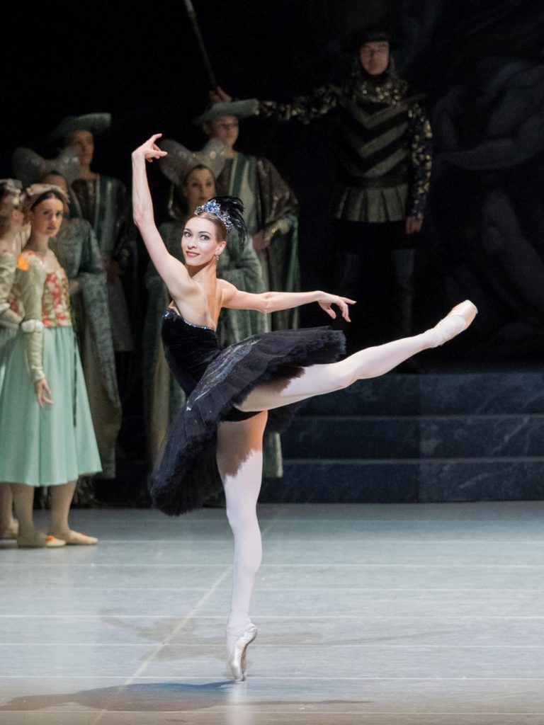 7. O.Smirnova and ensemble, “Swan Lake” by R.Nureyev after M.Petipa and L.Ivanov, Vienna State Ballet © Vienna State Ballet / A.Taylor 