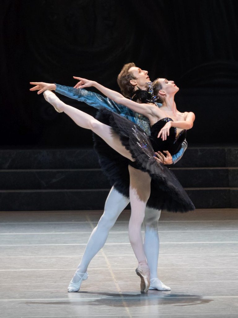 6. S.Chudin and O.Smirnova, “Swan Lake” by R.Nureyev after M.Petipa and L.Ivanov, Vienna State Ballet © Vienna State Ballet / A.Taylor 