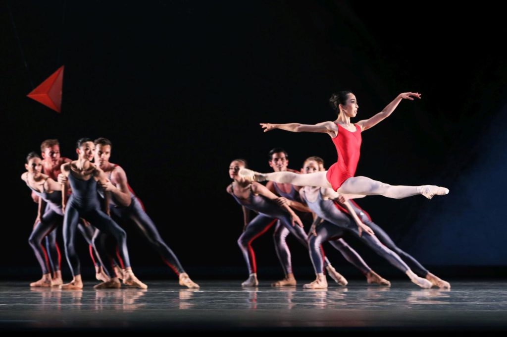 17. A.Okumura and ensemble, “Shostakovich Trilogy” by A.Ratmansky, Dutch National Ballet 2017 © H.Gerritsen 