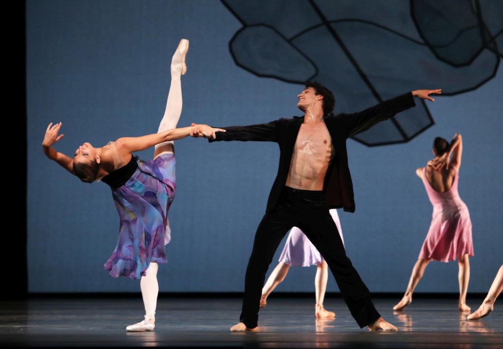 12. S.Mukhamedov, D.Camargo and ensemble, “Shostakovich Trilogy” by A.Ratmansky, Dutch National Ballet 2017 © H.Gerritsen 