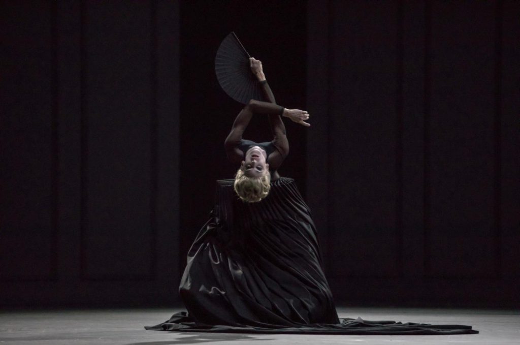 9. K.Wünsche, “Lady with a Fan” by D.Lee, Ballet Zurich 2017 © G.Batardon