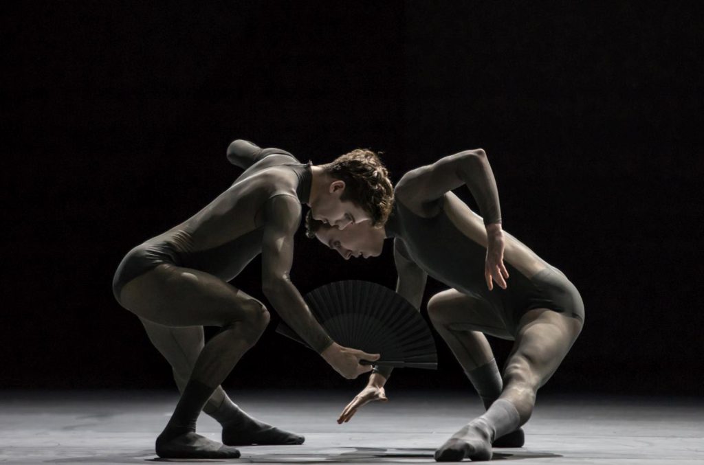 13. M.Geilings and D.Mulligan, “Lady with a Fan” by D.Lee, Ballet Zurich 2017 © G.Batardon