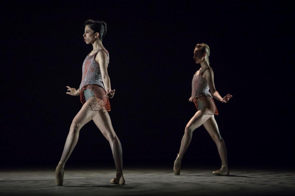 4. C.Perotta Altube and I.Kopaczynska, “disTANZ” by F.Portugal, Ballet Zurich 2017 © G.Batardon
