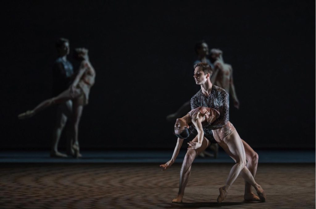 5. Y.Han, J.Casier and ensemble, “disTANZ” by F.Portugal, Ballet Zurich 2017 © G.Batardon