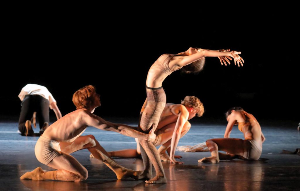 18. J.Cook, M.Gonçalves and ensemble, “Discovery” by A.Kaydanovskiy, Bavarian State Ballet 2017 © W.Hösl