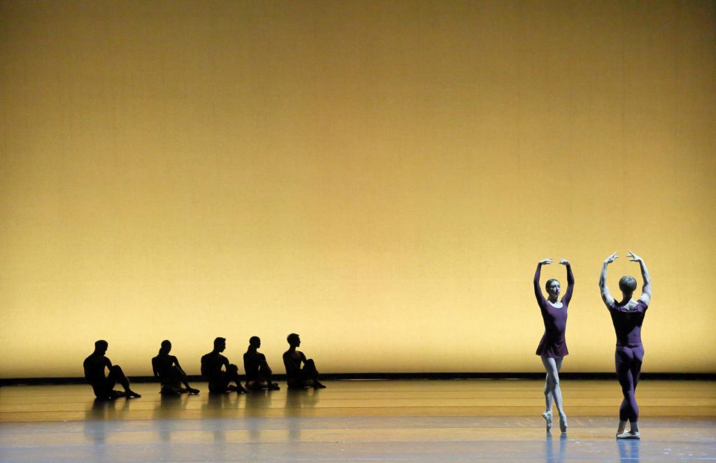 13. K.Ryzhkova, A.Popov and ensemble, “Marimba Dances” by A.Pimonov, Bavarian State Ballet 2017 © W.Hösl