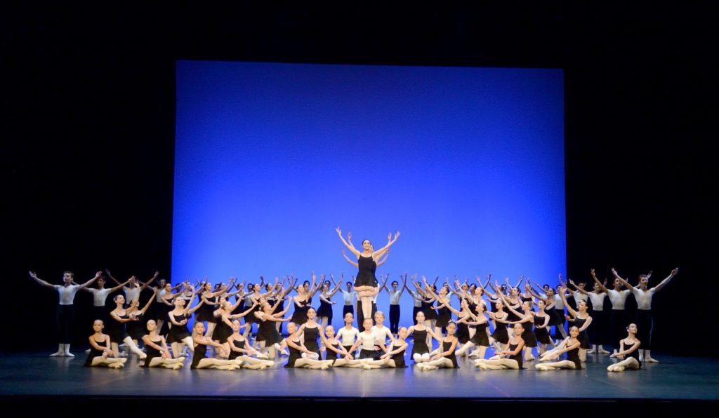 7. Students of the John Cranko School, “Excerpts from Études” by B.and T.Matacz, John Cranko School © Stuttgart Ballet 