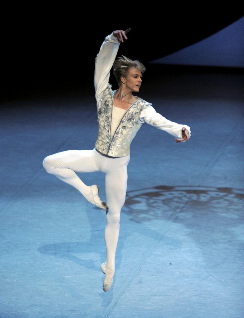 19. Marijn Rademaker, “Theme and Variations” by G.Balanchine, Stuttgart Ballet © Stuttgart Ballet