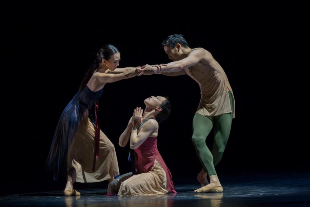 17. A.Morgenstern, Y.Kato and T.Nakanome, “49” by S.-Y.Kim, Ballett am Rhein © G.Weigelt 