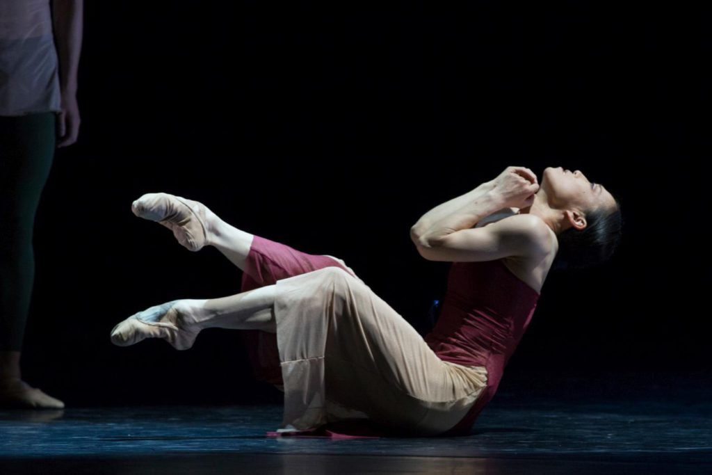 19. Y.Kato, “49” by S.-Y.Kim, Ballett am Rhein © G.Weigelt 