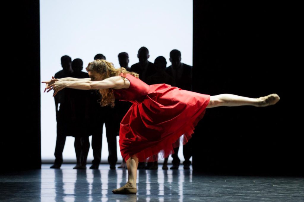 22. C.Schoch and ensemble, “East Coasting” by M.Foster, Ballett am Rhein © G.Weigelt 