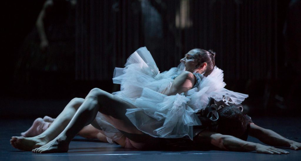 1. C.Jaroszewski and A.Pinet, “No Destination” by W.S.Chan, Ballett am Rhein © G.Weigelt 