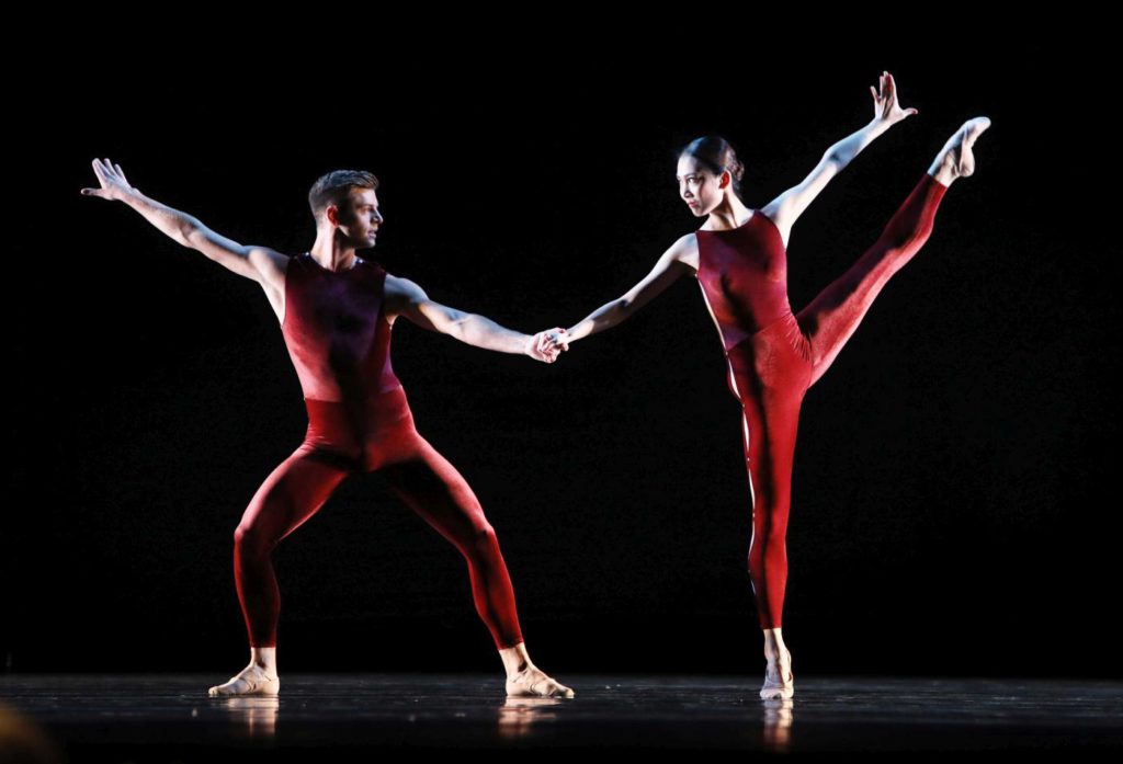 3. E.Wijnen and Q.Liu, “On the Move” by H.van Manen, Dutch National Ballet 2017 © H.Gerritsen