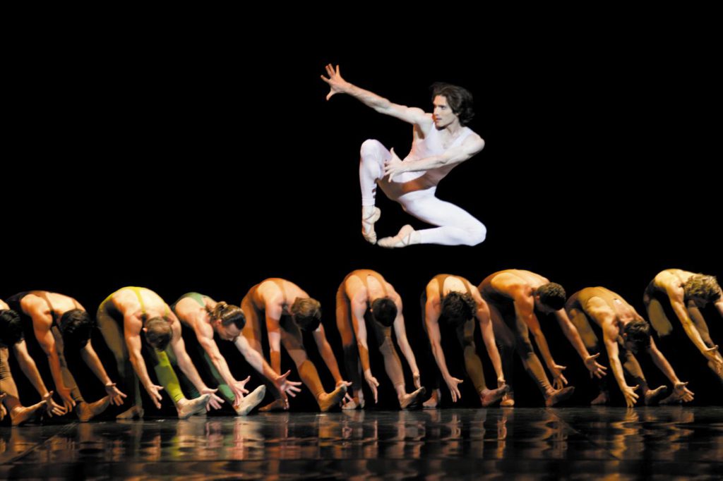 18. V.Yaroshenko and ensemble, "The Rite of Spring" by M.Bejárt, Polish National Ballet © E.Krasucka