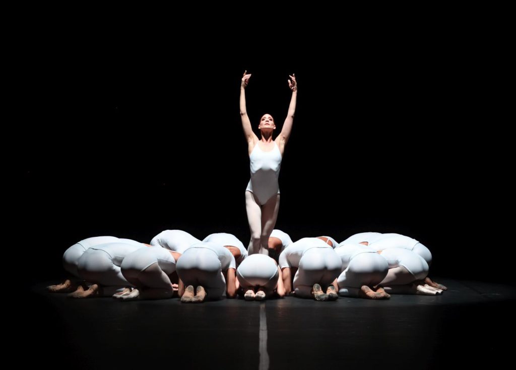 4. A.Amatriain and ensemble, “Brouillards” by J.Cranko, Stuttgart Ballet 2017 © Stuttgart Ballet