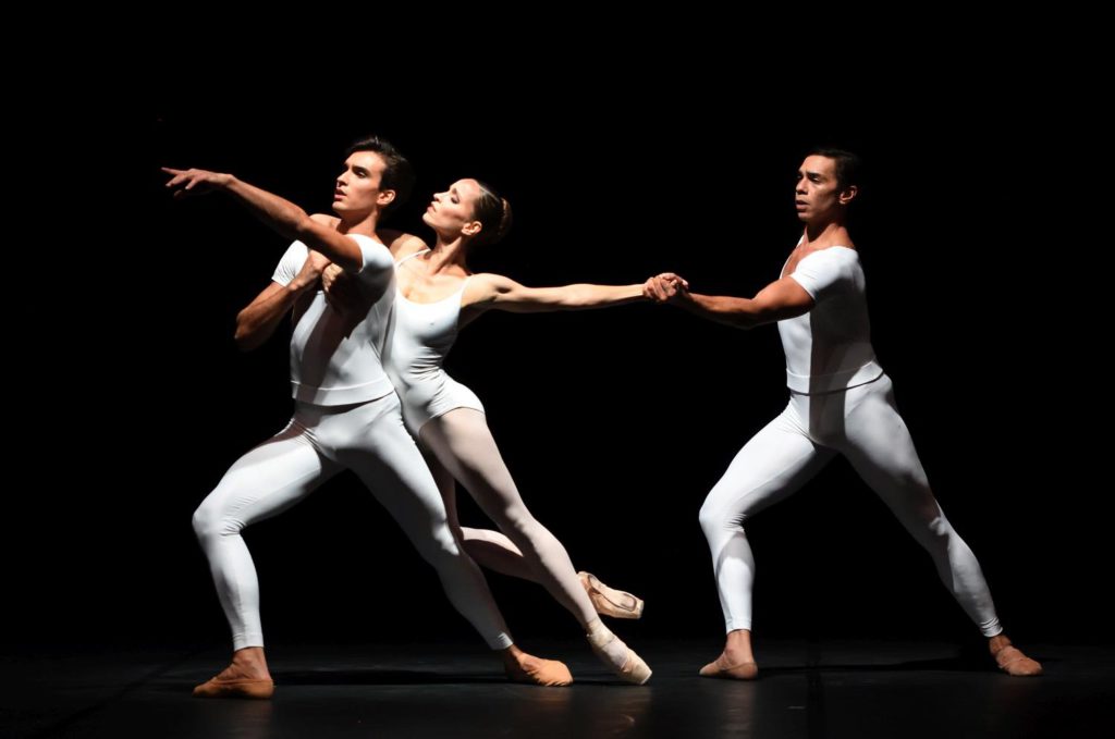 7. M.F.Paixà, M.Kacerova and J.Reilly, “Brouillards” by J.Cranko, Stuttgart Ballet 2017 © Stuttgart Ballet