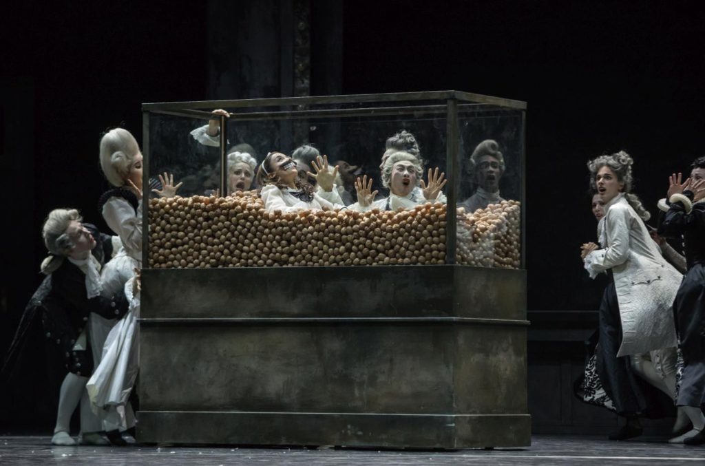 5. G.Tonelli and ensemble, “Nutcracker and Mouse King” by C.Spuck, Ballet Zurich 2017 © G.Batardon