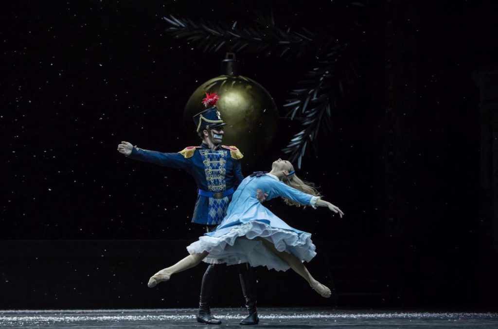 12. W.Moore and M.Willems, “Nutcracker and Mouse King” by C.Spuck, Ballet Zurich 2017 © G.Batardon 