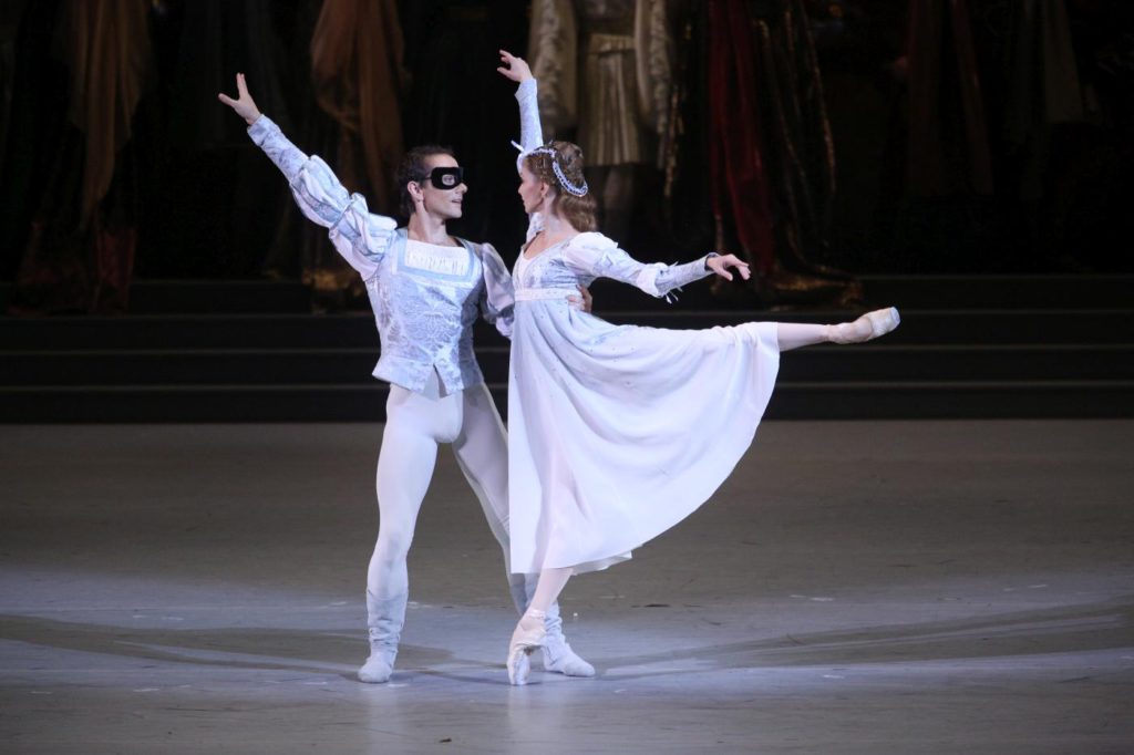 1. V.Lopatin and A.Stashkevich, "Romeo and Juliet" by A.Ratmansky, Bolshoi Ballet 2017 © Bolshoi Ballet / E.Fetisova 