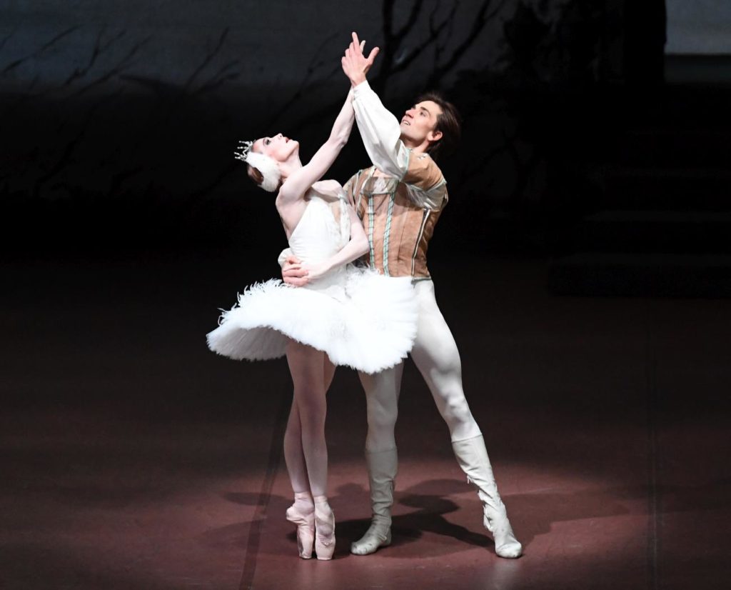 1. A.Amatriain and F.Vogel, “Swan Lake” by J.Cranko, Stuttgart Ballet 2017 © Stuttgart Ballet