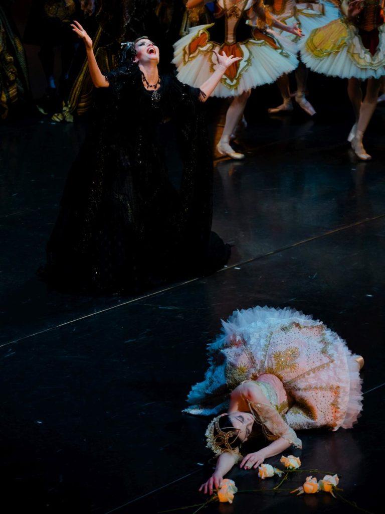 13. M.Makhateli, I.de Jongh and ensemble, “The Sleeping Beauty” by P.Wright after M.Petipa, Dutch National Ballet 2017 © A.Kaftira