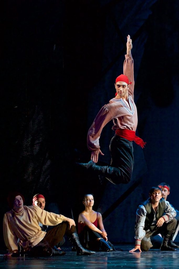 5. G.Rotolo and ensemble, “The Snow Queen” by M.Corder, Czech National Ballet © D.Wharton