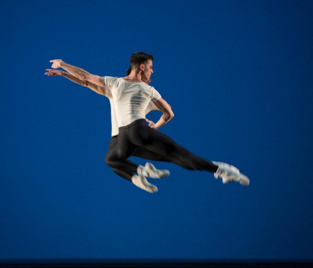 4. B.Asnar and R.Cabaleiro Campo, “Stravinsky Violin Concerto” by G.Balanchine © The George Balanchine Trust, Ballett am Rhein 2018 © G.Weigelt 