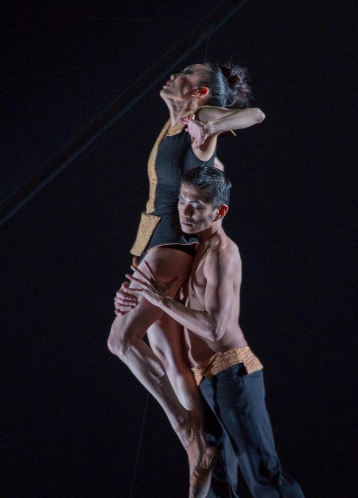 13. S.Locsin and S.-Y.Kim, “Roses of Shadow” by M.Schläpfer, Ballett am Rhein 2018 © G.Weigelt 