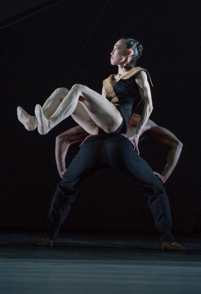 14. C.Nzerem and Y.Kato, “Roses of Shadow” by M.Schläpfer, Ballett am Rhein 2018 © G.Weigelt