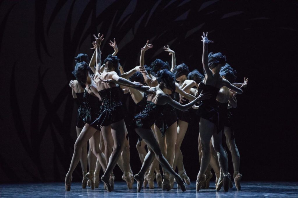 9. Ensemble of Ballet Zurich and dancers of the Junior Company, “Emergence” by Crystal Pite, Ballet Zurich © G.Batardon