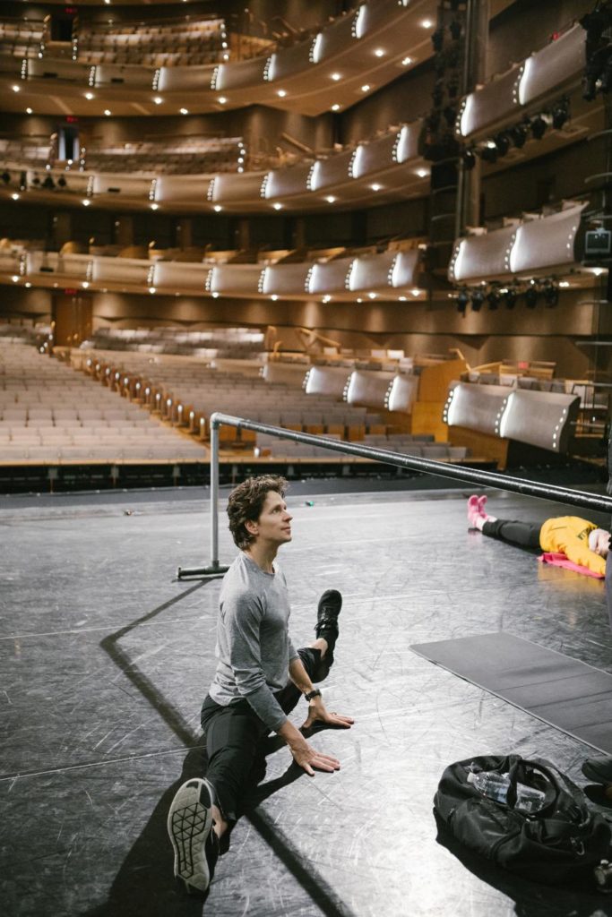 17. G.Côté in company class, The National Ballet of Canada 2017 © The National Ballet of Canada / K.Kuras