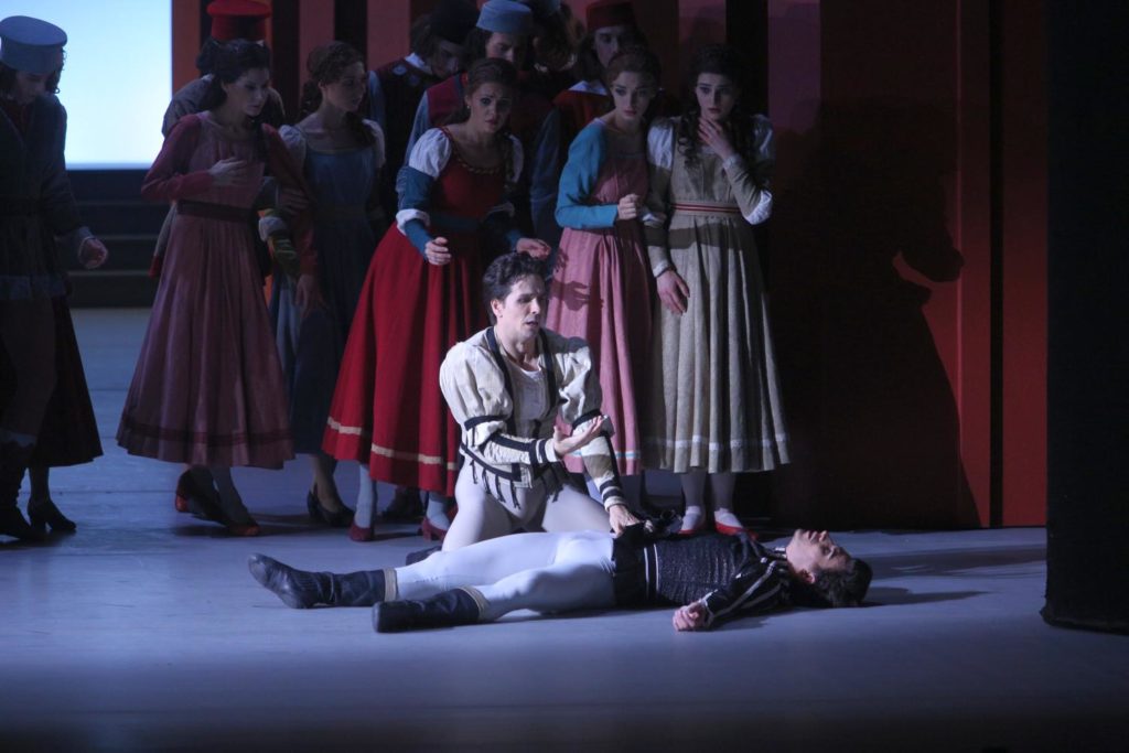 13. G.Côté, A.Savichev and corps de ballet, “Romeo and Juliet” by A.Ratmansky, Bolshoi Ballet 2018 © Bolshoi Ballet / E.Fetisova