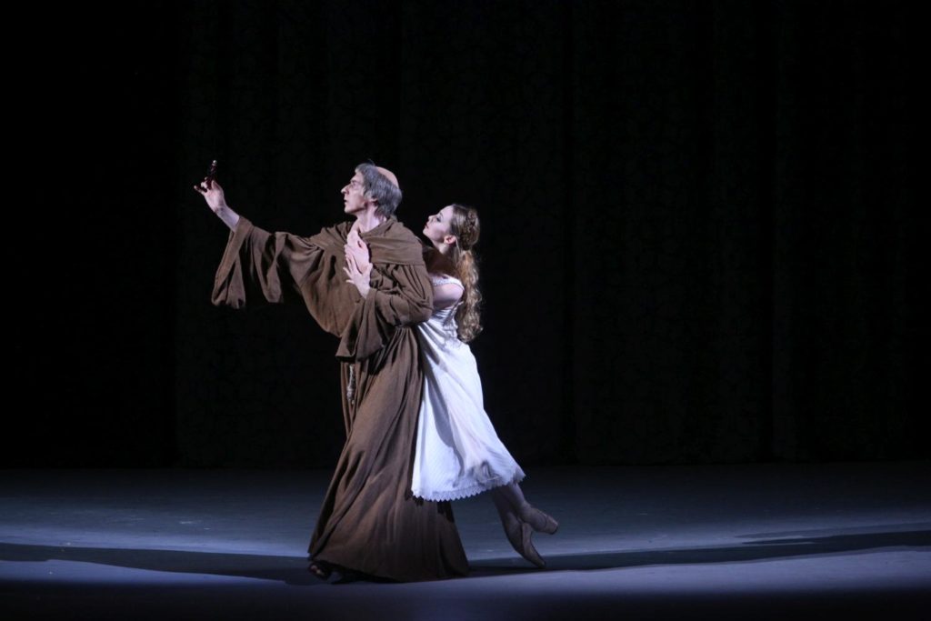 14. Y.Ostrovsky and E.Obraztsova, “Romeo and Juliet” by A.Ratmansky, Bolshoi Ballet 2018 © Bolshoi Ballet / E.Fetisova 