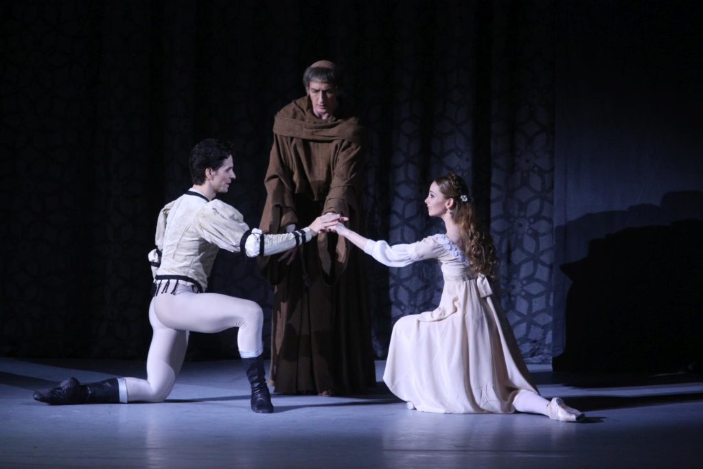 8. G.Côté, Y.Ostrovsky and E.Obraztsova, “Romeo and Juliet” by A.Ratmansky, Bolshoi Ballet 2018 © Bolshoi Ballet / E.Fetisova