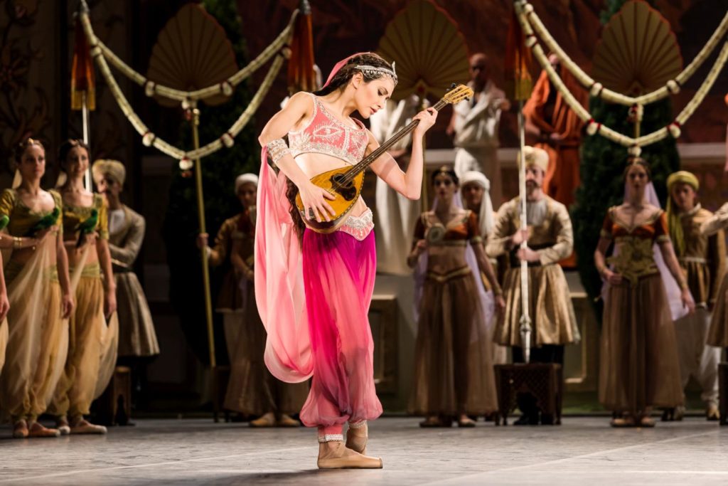 4. A.Ol and corps de ballet, “La Bayadère” by M.Petipa reconstructed by A.Ratmansky, State Ballet Berlin 2018 © Y.Revazov