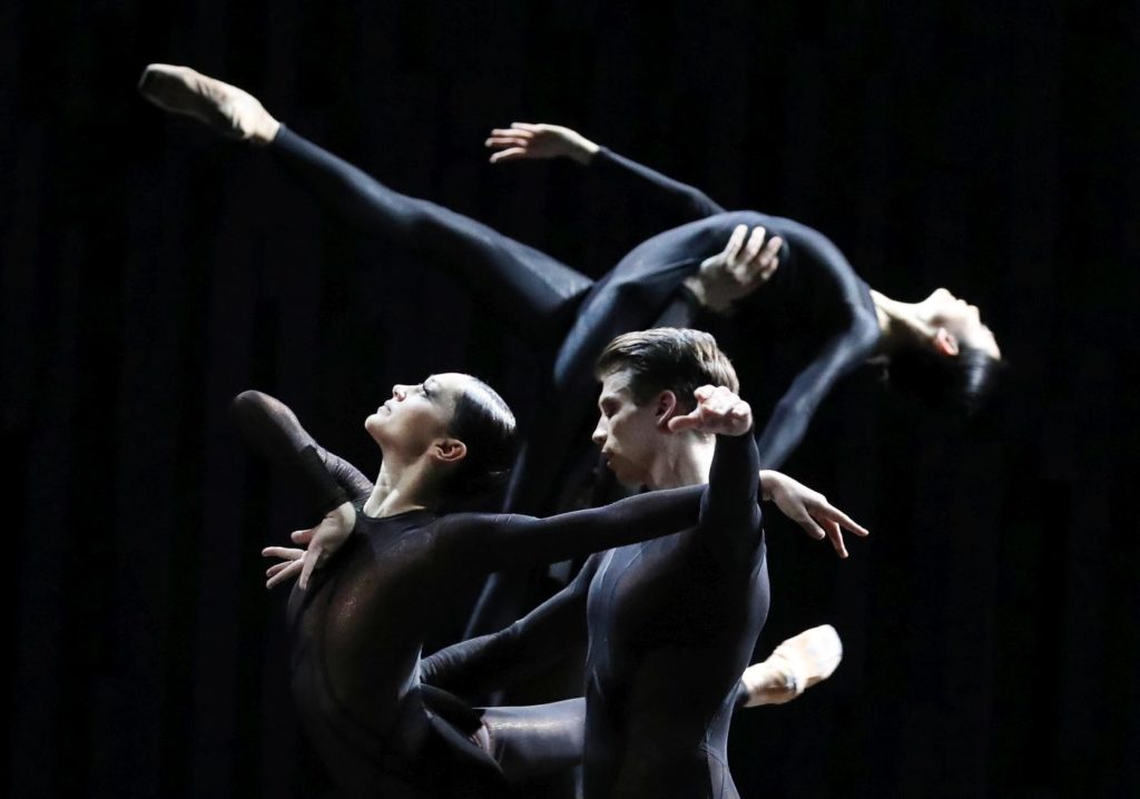 11. N.Burer, S.Sjouke and J.Mao, “Requiem” by D.Dawson, Dutch National Ballet 2019 © H.Gerritsen