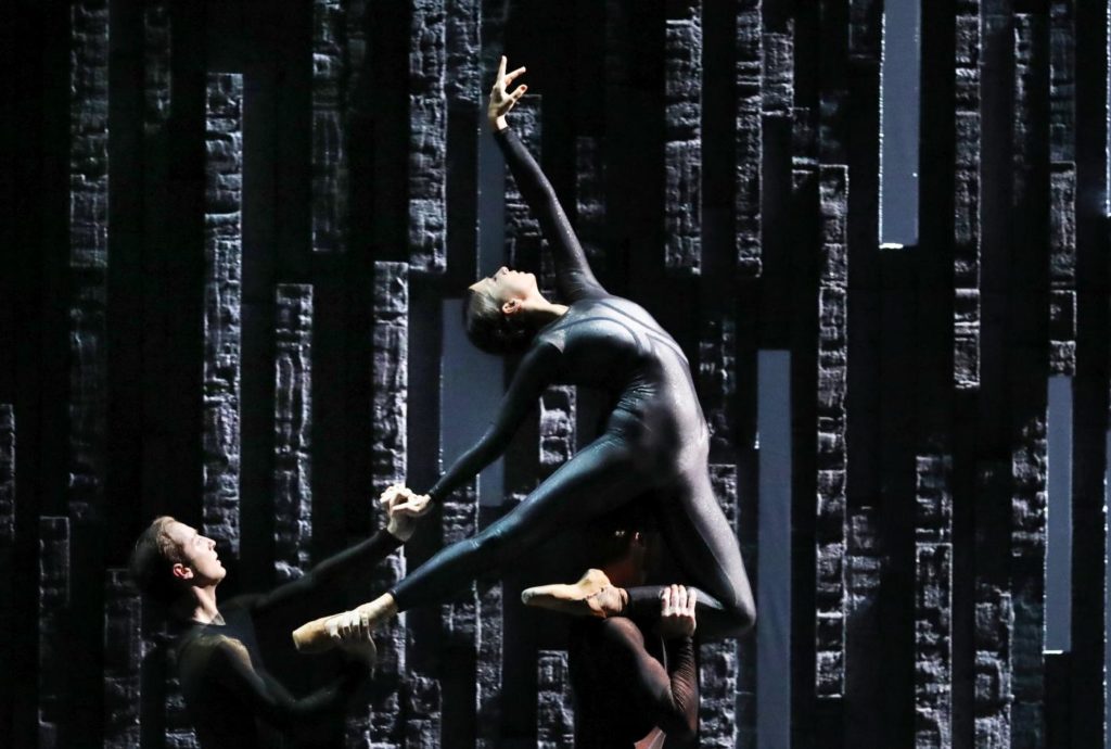 8. J.Massarelli, S.Mukhamedov and J.Stout, “Requiem” by D.Dawson, Dutch National Ballet 2019 © H.Gerritsen