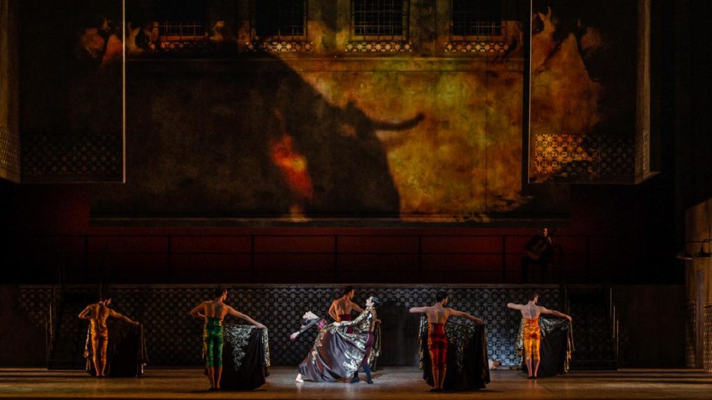 7. S.Salvi, A.Rezza and ensemble, “Carmen” by J.Bubeníček, Ballet of the Teatro dell'Opera di Roma 2019 © Y.Kageyama 