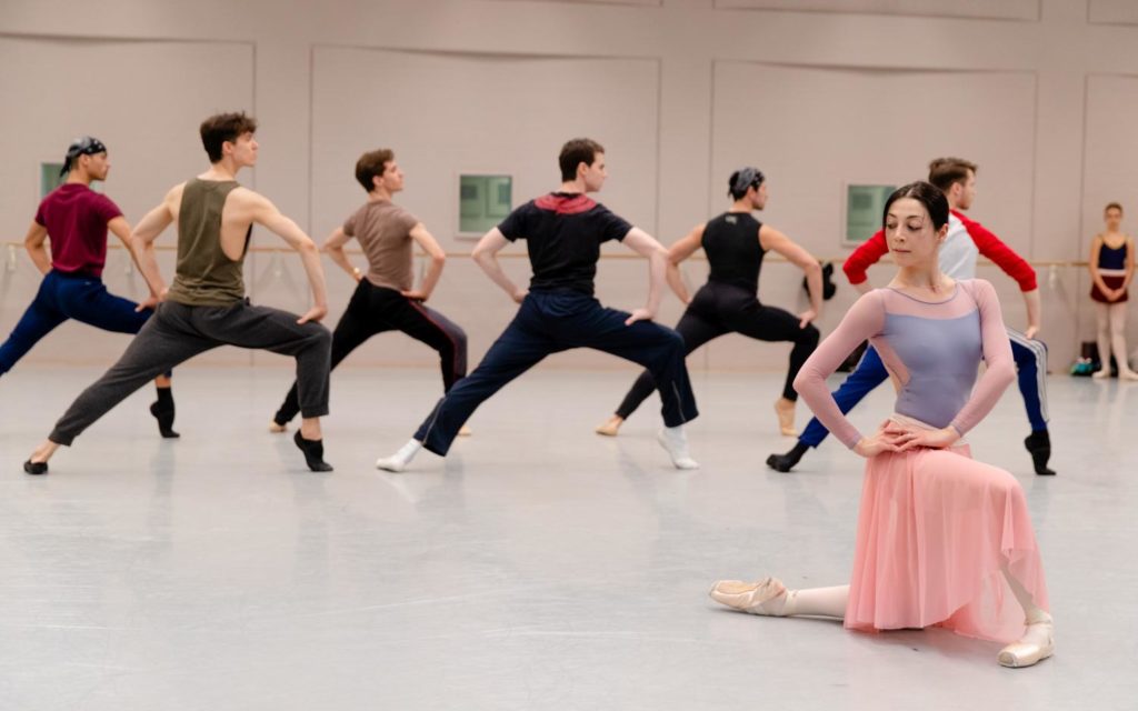 3. M.Makhateli and ensemble, rehearsal of “5 Tango's” by H.van Manen, Dutch National Ballet 2019 © A.Kaftira 