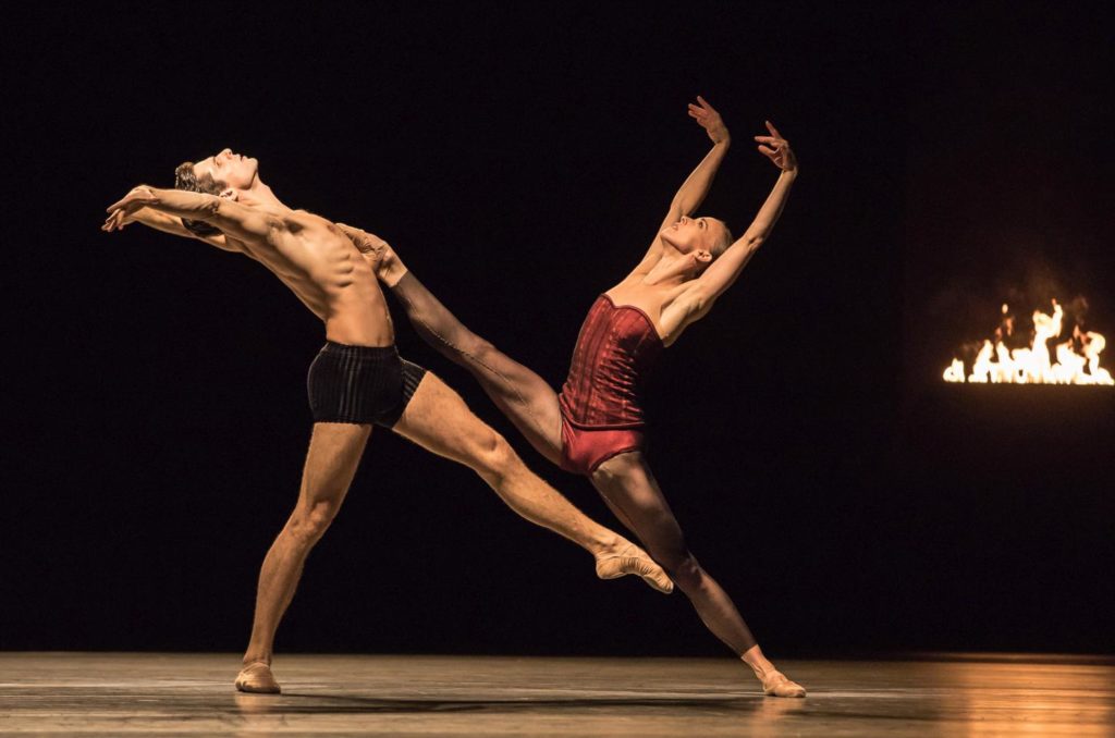 4. Y.Bittencourt and K.Wünsche, “Bella Figura” by J.Kylán, Ballet Zurich 2019 © G.Bartadon