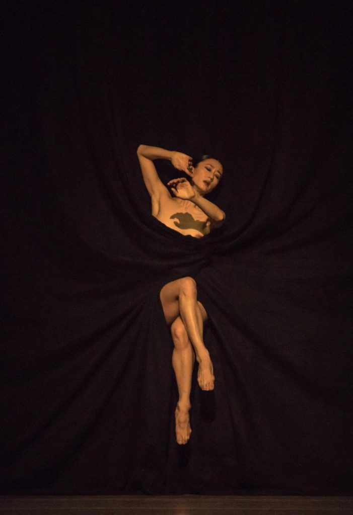 3. Y.Han, “Bella Figura” by J.Kylán, Ballet Zurich 2019 © G.Bartadon