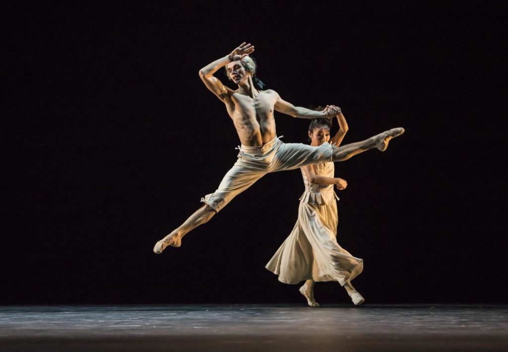 17. M.Geilings and M.Maeda, “Sechs Tänze” by J.Kylán, Ballet Zurich 2019 © G.Bartadon