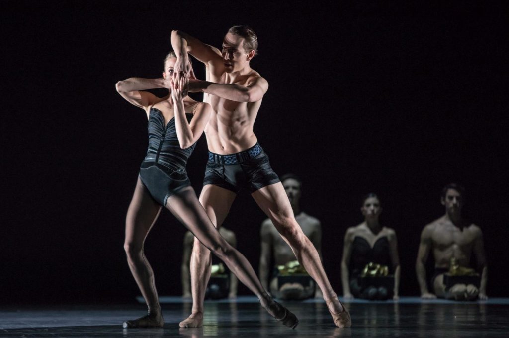 8. M.Willems, D.Mulligan, A.Lissitzky, J.Casier, C.Perotta Altube and E.Berlanga, “Stepping Stones” by J.Kylán, Ballet Zurich 2019 © G.Bartadon