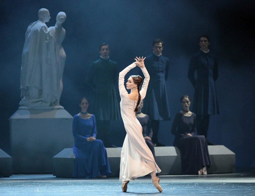 8. O. Smirnova and ensemble, “The Winter's Tale” by C. Wheeldon, Bolshoi Ballet 2019 © Bolshoi Ballet / D. Yusupov